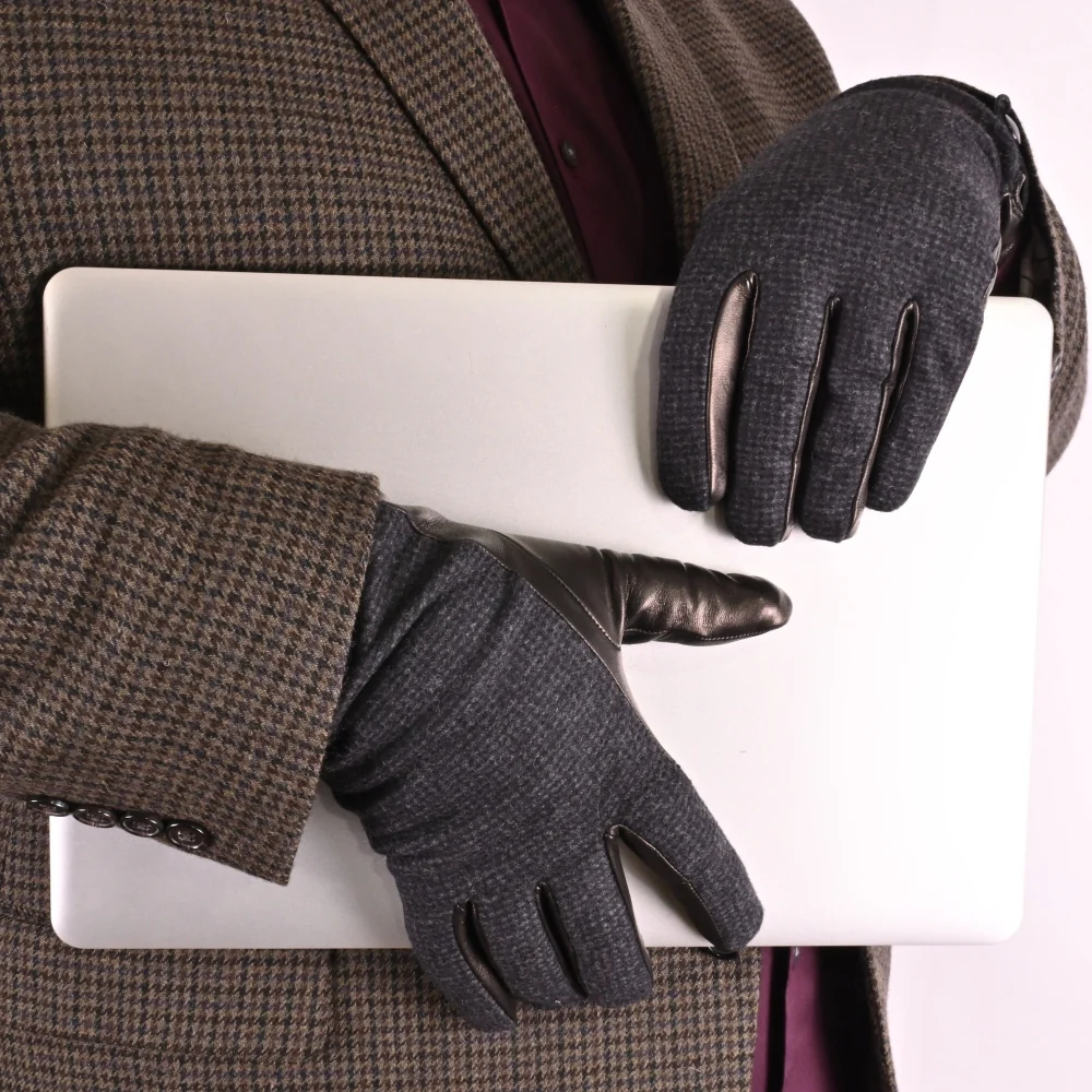 Men's Lambskin Leather and Wool Gloves - Image 3